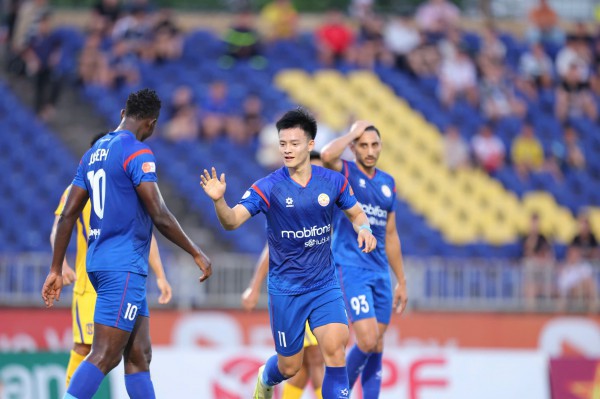 PVF-CAND bất ngờ đánh bại SLNA, đấu play-off giành vé trụ lại V-League