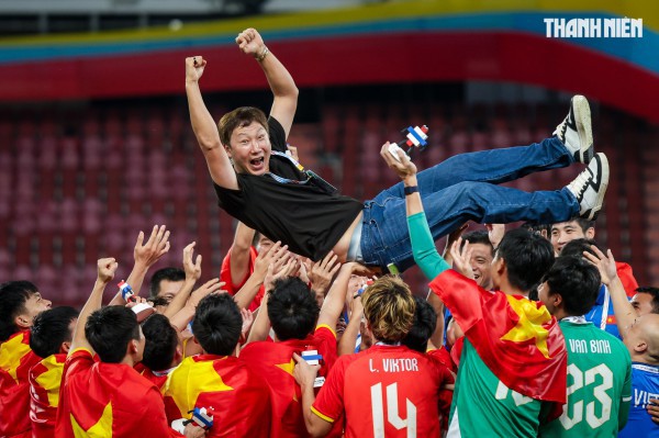 Quá đã hình ảnh U.22 Việt Nam quật ngã Thái Lan ngay tại Rajamangala, giành HCV SEA Games 33