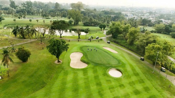 Sân golf 34 năm tuổi 