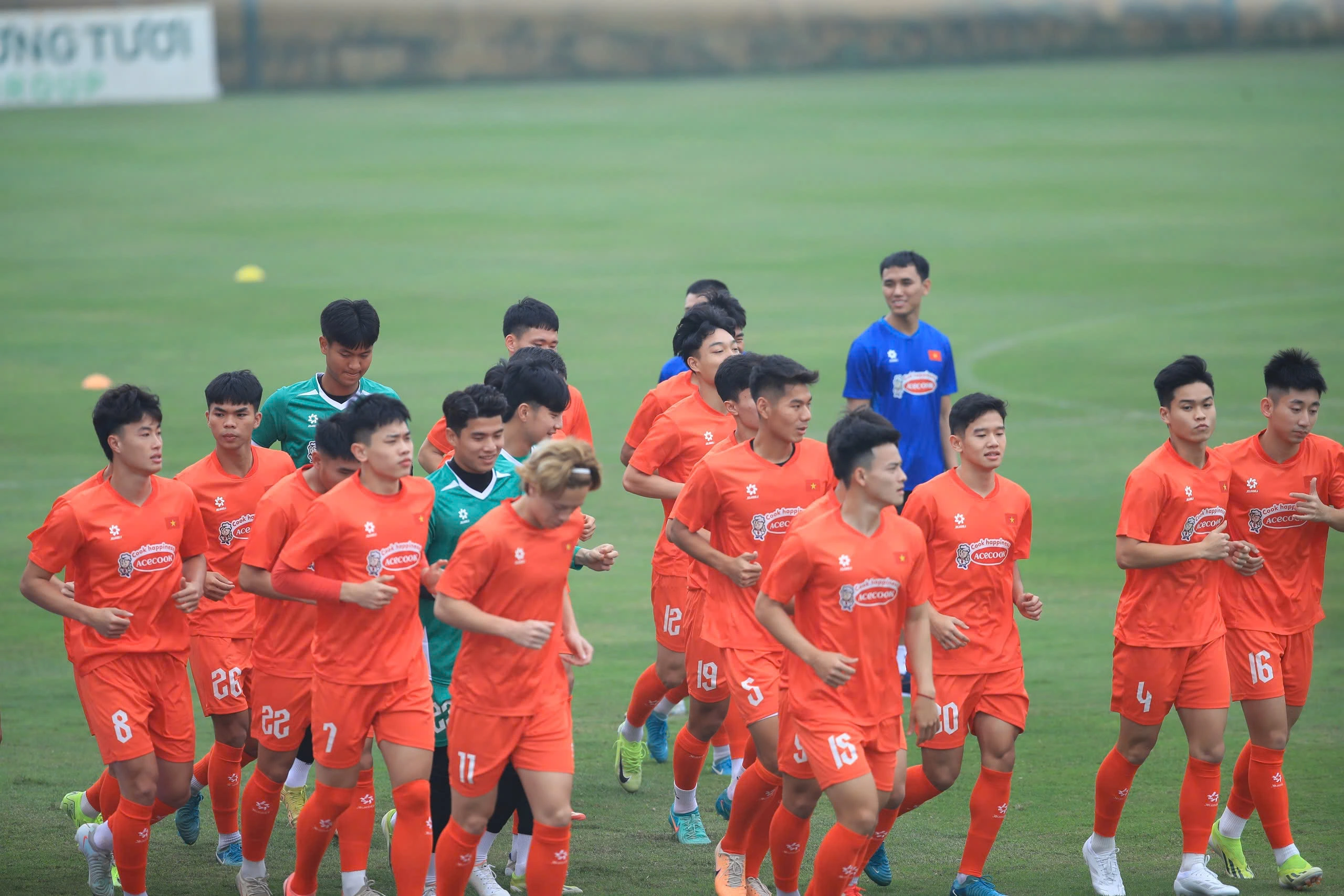 Sao Việt kiều chơi ở Tây Ban Nha: Muốn cùng đội tuyển Việt Nam dự World Cup Sao Việt kiều chơi ở Tây Ban Nha: Muốn cùng đội tuyển Việt Nam dự World Cup