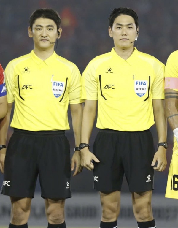 Tại sao trọng tài Hàn Quốc cho U.23 Việt Nam hưởng phạt đền, hậu vệ Jordan phạm lỗi gì?