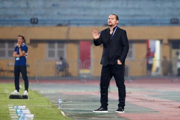 Thầy ngoại ở V-League: HLV Tây Ban Nha trên đỉnh, cựu trợ lý ông Kim dưới đáy Thầy ngoại ở V-League: HLV Tây Ban Nha trên đỉnh, cựu trợ lý ông Kim dưới đáy