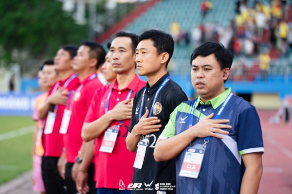Thầy ngoại ở V-League: HLV Tây Ban Nha trên đỉnh, cựu trợ lý ông Kim dưới đáy Thầy ngoại ở V-League: HLV Tây Ban Nha trên đỉnh, cựu trợ lý ông Kim dưới đáy