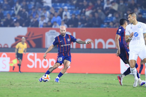 Thiếu Xuân Son, Nam Định hòa đối thủ Malaysia ‘liều lĩnh’ dùng sao nhập tịch lậu: Vẫn vững ngôi đầu!