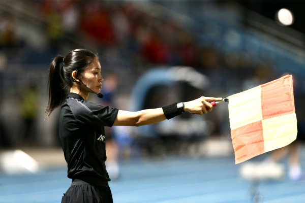 Trọng tài cướp mất HCV SEA Games xứng đáng của đội tuyển nữ Việt Nam: Cay đắng và cảm phục!