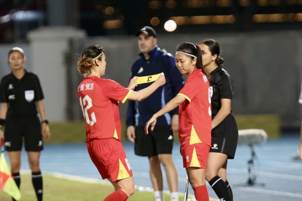 Trọng tài cướp mất HCV SEA Games xứng đáng của đội tuyển nữ Việt Nam: Cay đắng và cảm phục!