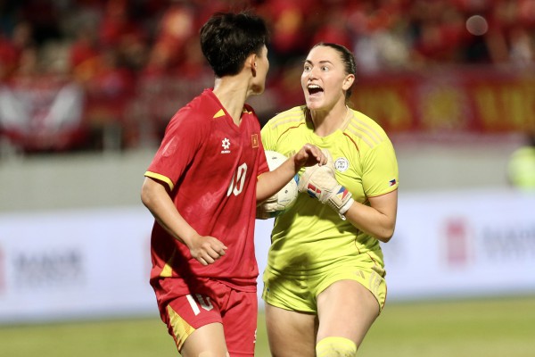 Trọng tài cướp mất HCV SEA Games xứng đáng của đội tuyển nữ Việt Nam: Cay đắng và cảm phục!