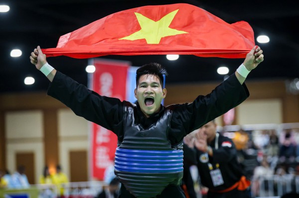 Trọng tài không chấm điểm cho võ sĩ Việt Nam, động thái nóng của BHL và cái kết…