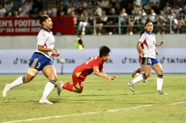 ‘Trọng tài phá hỏng trận chung kết, bóp nghẹt chúng tôi