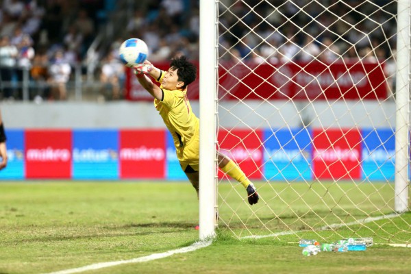 ‘Trọng tài phá hỏng trận chung kết, bóp nghẹt chúng tôi