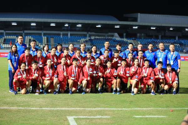 ‘Trọng tài phá hỏng trận chung kết, bóp nghẹt chúng tôi