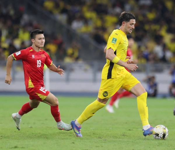 Trung vệ nhập tịch Malaysia bị đội La Liga xóa tên: Đáng lẽ đã có thể sát cánh cùng Messi