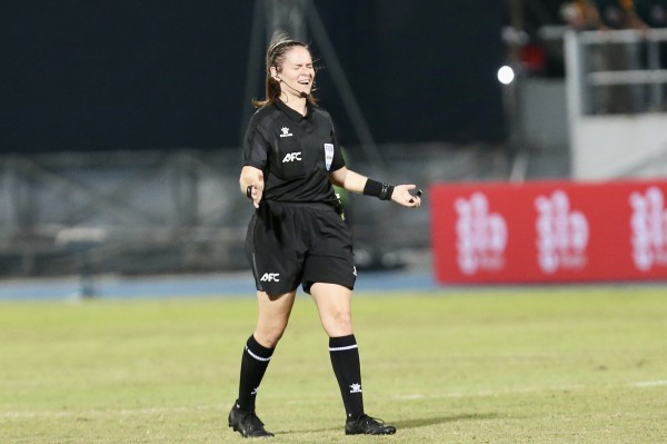 Truyền thông khu vực bức xúc: ‘Trọng tài quyết định quá vô lí, tước bàn thắng của đội tuyển nữ Việt Nam’