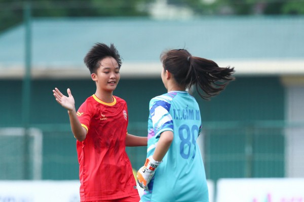 U.16 TP.HCM thắng đậm, quyết liệt bám đuổi tốp đầu giải U.16 nữ quốc gia