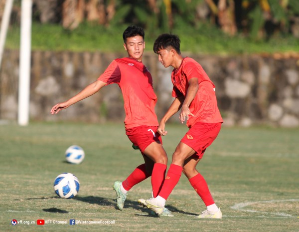 U16 Việt Nam chuẩn bị cho trận tranh ngôi nhất bảng với U16 Indonesia