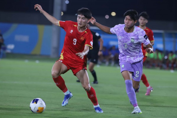 U.17 Việt Nam trở thành đội bóng bản lĩnh ra sao, HLV Roland tiết lộ cực hay