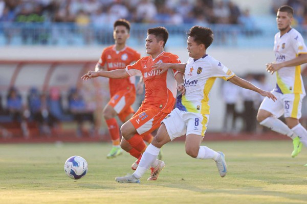 V-League tăng suất xuống hạng và... xe VAR: Không còn chuyện các đội V-League tăng suất xuống hạng và... xe VAR: Không còn chuyện các đội