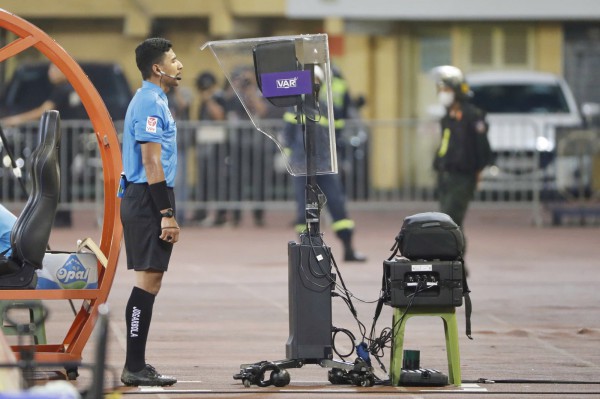 V-League tăng suất xuống hạng và... xe VAR: Không còn chuyện các đội V-League tăng suất xuống hạng và... xe VAR: Không còn chuyện các đội
