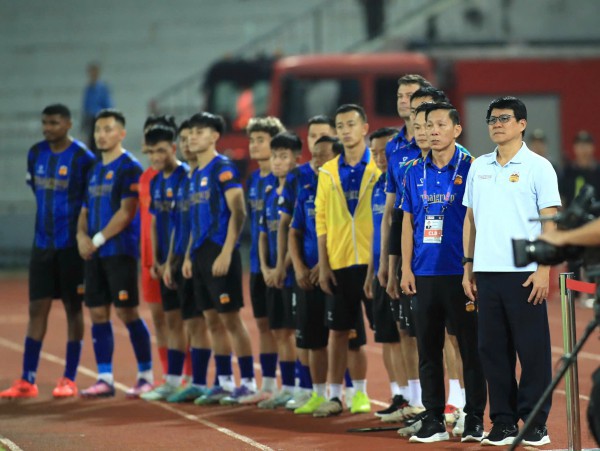 Vắng nhân vật đặc biệt, HAGL khó trụ hạng: Thủ môn cao 1,91 m phải 