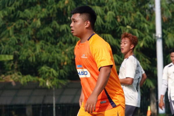 Vợ chồng U.60 đến đất sen hồng cổ vũ 