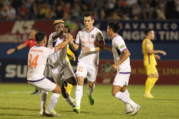 Vòng 13 V.League 2023/24 - Tiến Linh tỏa sáng giúp Becamex Bình Dương giành 3 điểm