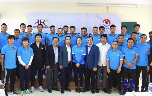 ”Vua phạt góc” Tuyết Dung giã từ đội tuyển bóng đá nữ Việt Nam: Sự nghiệp rất đỗi tự hào ”Vua phạt góc” Tuyết Dung giã từ đội tuyển bóng đá nữ Việt Nam: Sự nghiệp rất đỗi tự hào