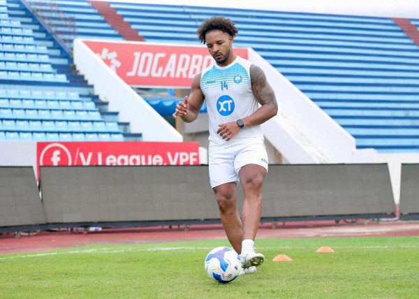 Xuân Son đi giày đinh, tập cùng đội Nam Định trước ngày nhận cúp vô địch V-League
