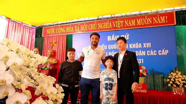 Xuân Son lần đầu đi bầu cử ở Việt Nam: ‘Tôi vô cùng tự hào’