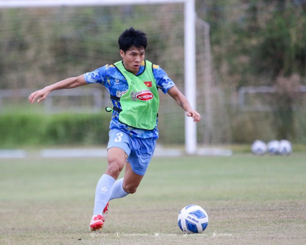 Xuân Son rê bóng, đồng đội trầm trồ ngắm nhìn: Chắc chắn đá trận gặp Lào