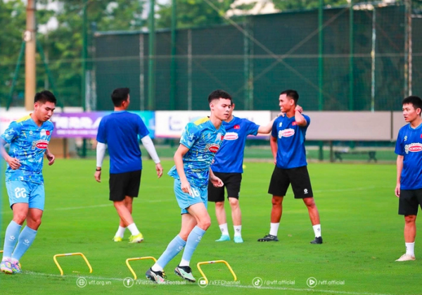 Xuất hiện thêm nhân tố cao 1,91 m có thể lên U.23 Việt Nam, cần thêm điều kiện… Xuất hiện thêm nhân tố cao 1,91 m có thể lên U.23 Việt Nam, cần thêm điều kiện…