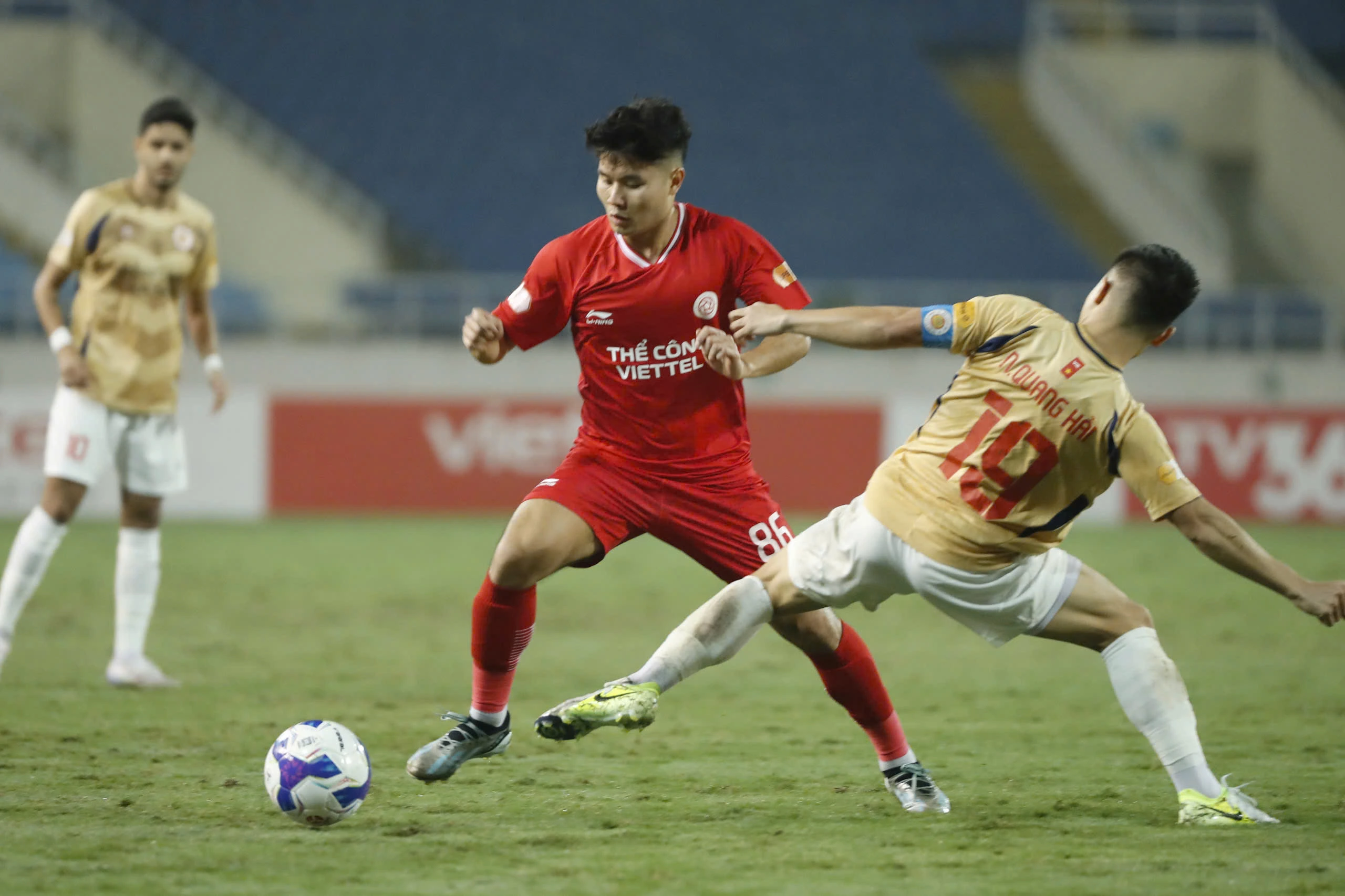 Đánh bại CLB CAHN, Thể Công Viettel vô địch lượt đi V-League