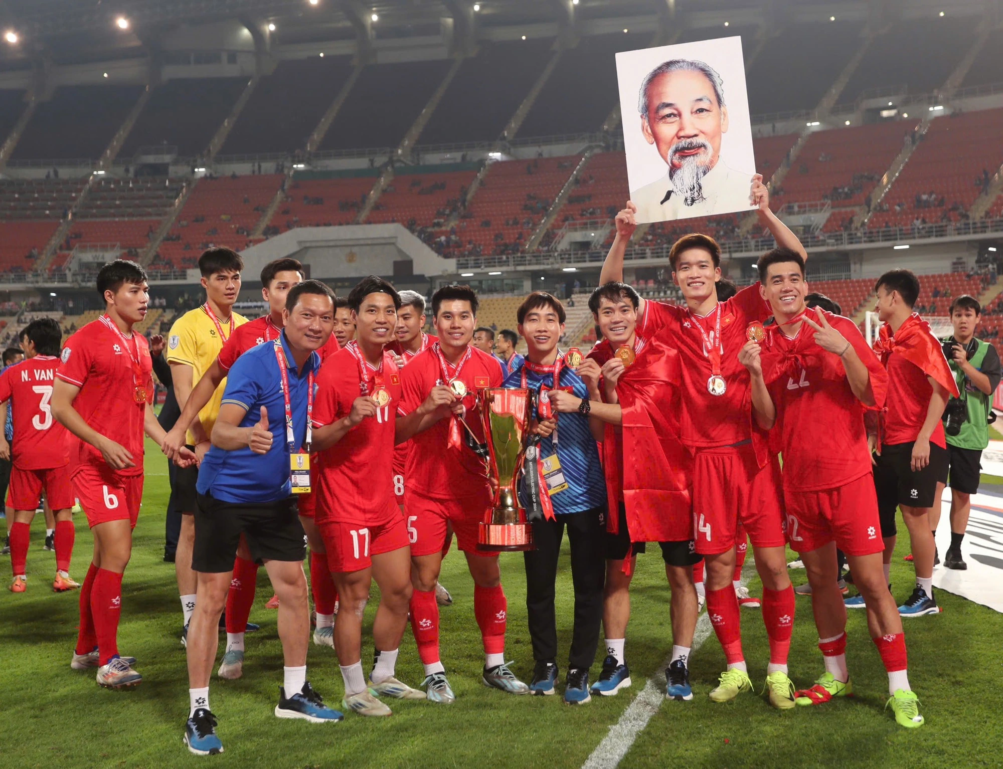 Đề xuất trao Huân chương Lao động cho đội tuyển Việt Nam - tân vương AFF Cup 2024