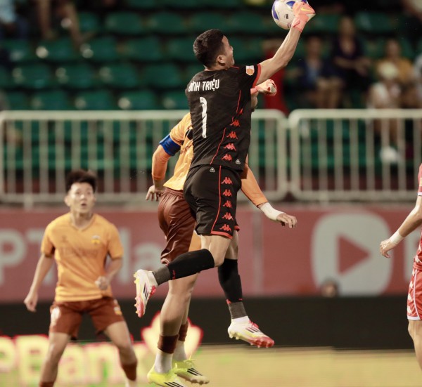 Đình Triệu cùng Trung Kiên hóa… ‘người nhện’, HAGL bị Hải Phòng chia điểm đầy tiếc nuối