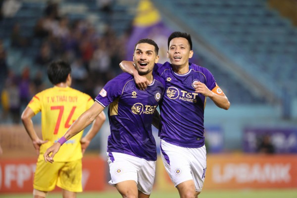 Đỗ Hoàng Hên lập siêu phẩm, Hà Nội thắng ấn tượng PVF-CAND: Chưa từ bỏ đua vô địch