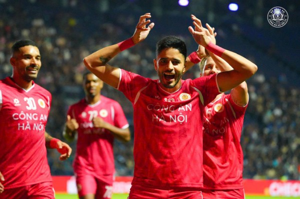 Đoàn Văn Hậu đá chính, CLB CAHN bị chia điểm đầy cay đắng vì dính phạt đền phút nhạy cảm