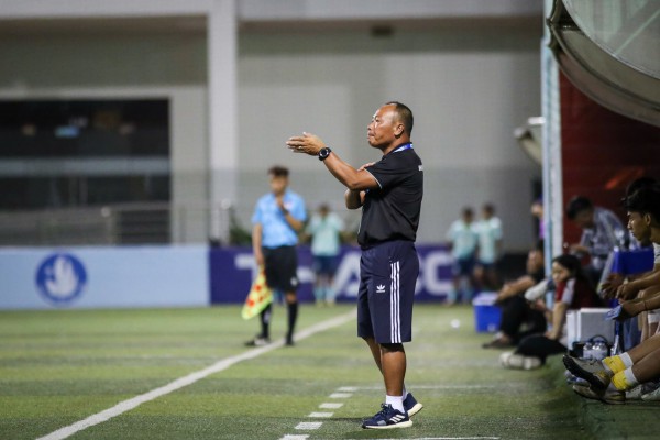 Độc lạ tuyển thủ từng dự vòng loại World Cup trở thành HLV giải sinh viên