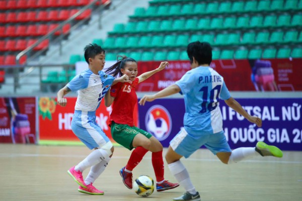 Đội trưởng futsal nữ Việt Nam tỏa sáng, Thái Sơn Nam TP.HCM thị uy sức mạnh