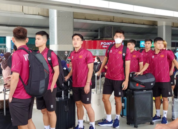 U.23 Việt Nam đến Indonesia an toàn, tập ngay ngày đầu: Chinh phục đỉnh cao khu vực U.23 Việt Nam đến Indonesia an toàn, tập ngay ngày đầu: Chinh phục đỉnh cao khu vực