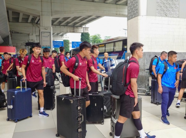 U.23 Việt Nam đến Indonesia an toàn, tập ngay ngày đầu: Chinh phục đỉnh cao khu vực U.23 Việt Nam đến Indonesia an toàn, tập ngay ngày đầu: Chinh phục đỉnh cao khu vực