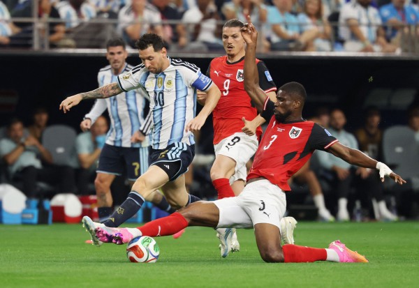 Messi lập cú đúp phá kỷ lục mọi thời đại World Cup: Argentina thắng Áo 2-0, sớm giành vé knock-out
