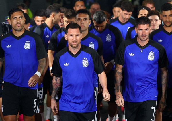 Messi và Ronaldo bất ngờ có cùng thông điệp, thách nhau trận chung kết World Cup?