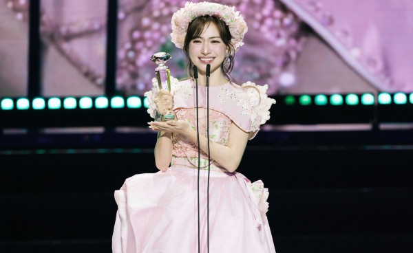 Hòa Minzy bật khóc, Nguyễn Hùng 