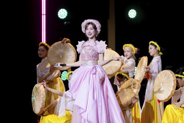 Hòa Minzy bật khóc, Nguyễn Hùng 