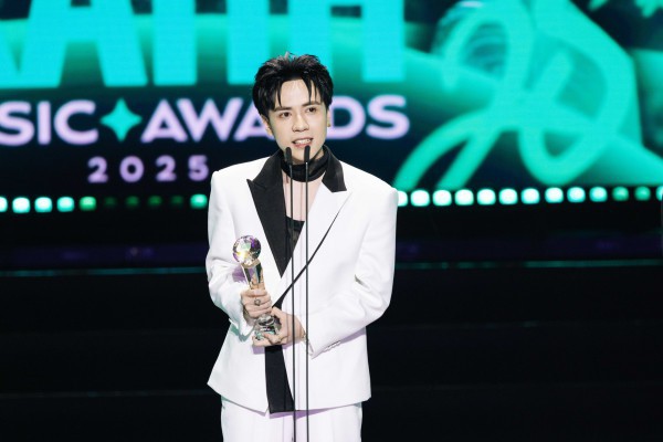 Hòa Minzy bật khóc, Nguyễn Hùng 