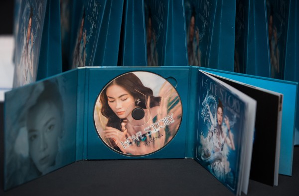 Hoa hậu áo dài Tuyết Nga phát hành CD Love Story