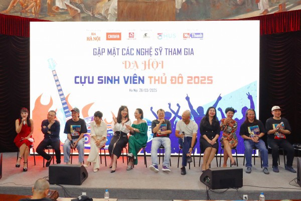 Hơn 100 nghệ sĩ hòa giọng “We are the world” tại Dạ hội Cựu Sinh viên Thủ đô