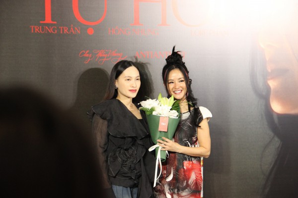 Hồng Nhung: 