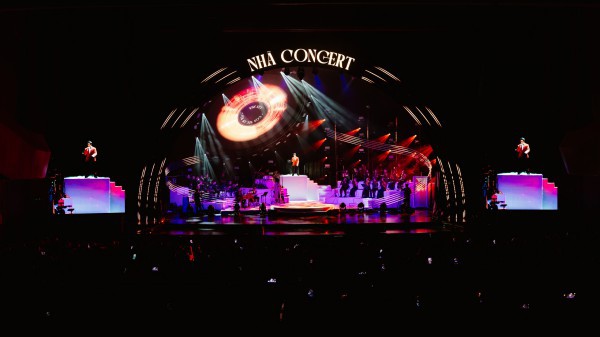 Lân Nhã thăng hoa cùng NSND Tấn Minh, Hương Tràm trong concert 15 năm ca hát