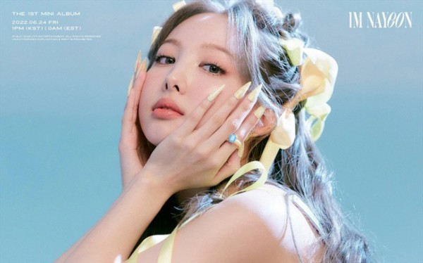 Nayeon (TWICE) - Nữ nghệ sĩ solo sở hữu lượng album đặt trước cao nhất năm 2022