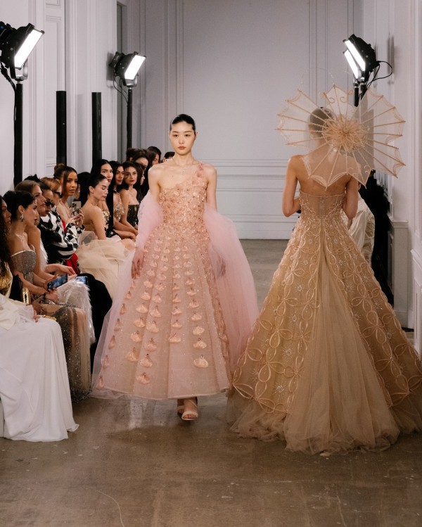 Nhà thiết kế Việt tỏa sáng tại Tuần lễ thời trang cao cấp Paris